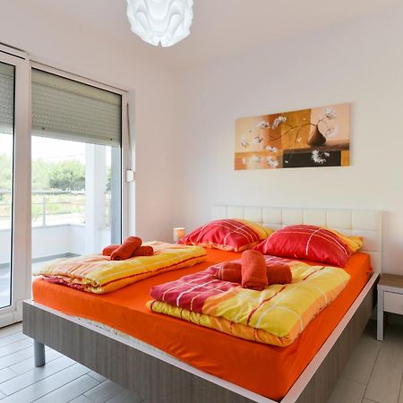 Apartmani Martin Mit Beheiztem Pool With Heated Pool بيبينيا المظهر الخارجي الصورة