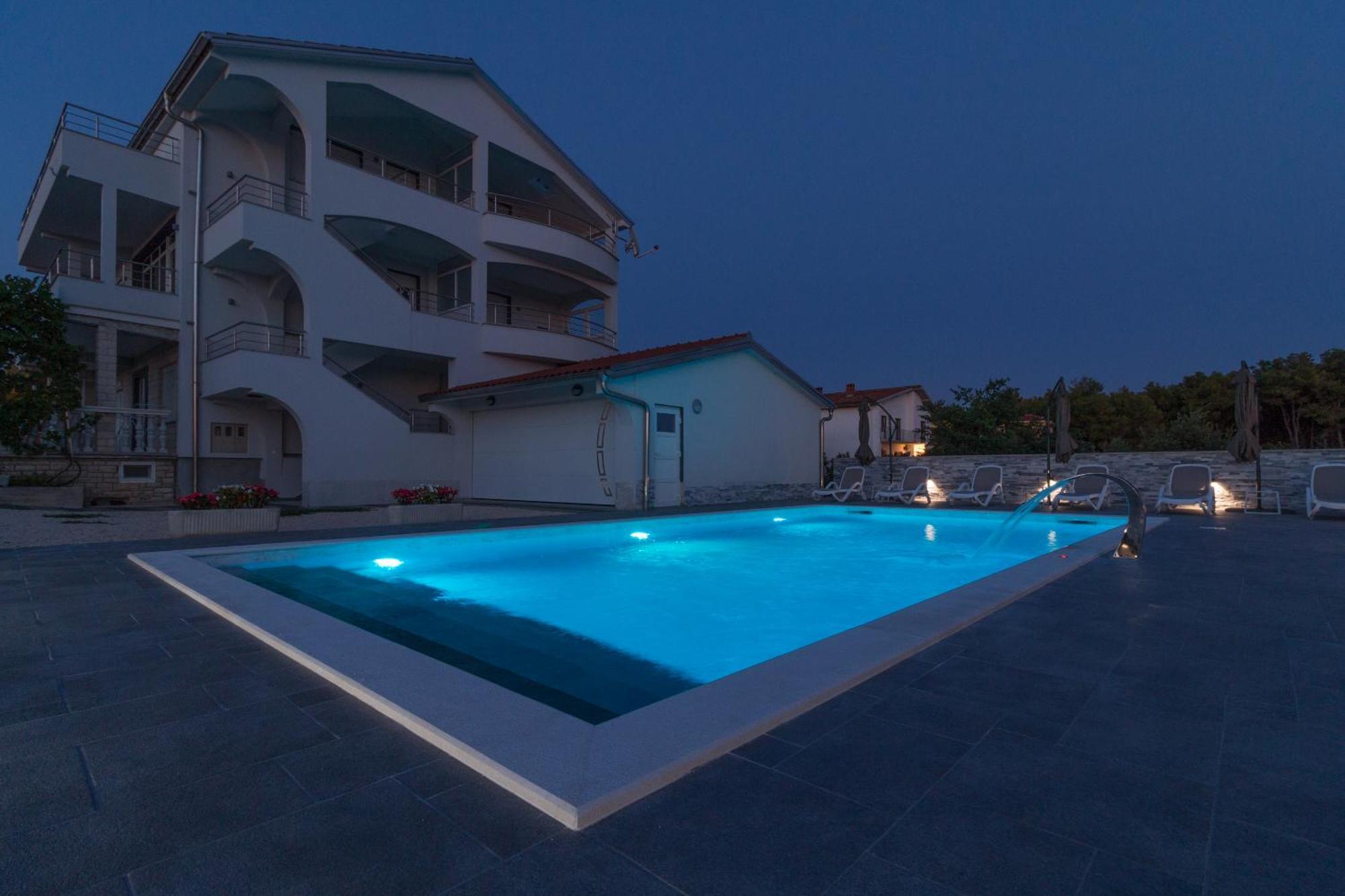 Apartmani Martin Mit Beheiztem Pool With Heated Pool بيبينيا المظهر الخارجي الصورة