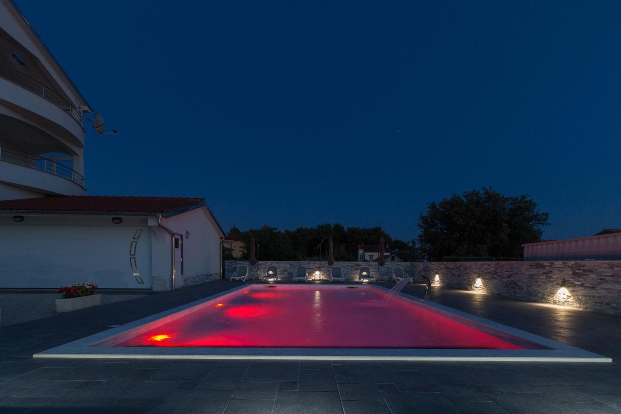Apartmani Martin Mit Beheiztem Pool With Heated Pool بيبينيا المظهر الخارجي الصورة
