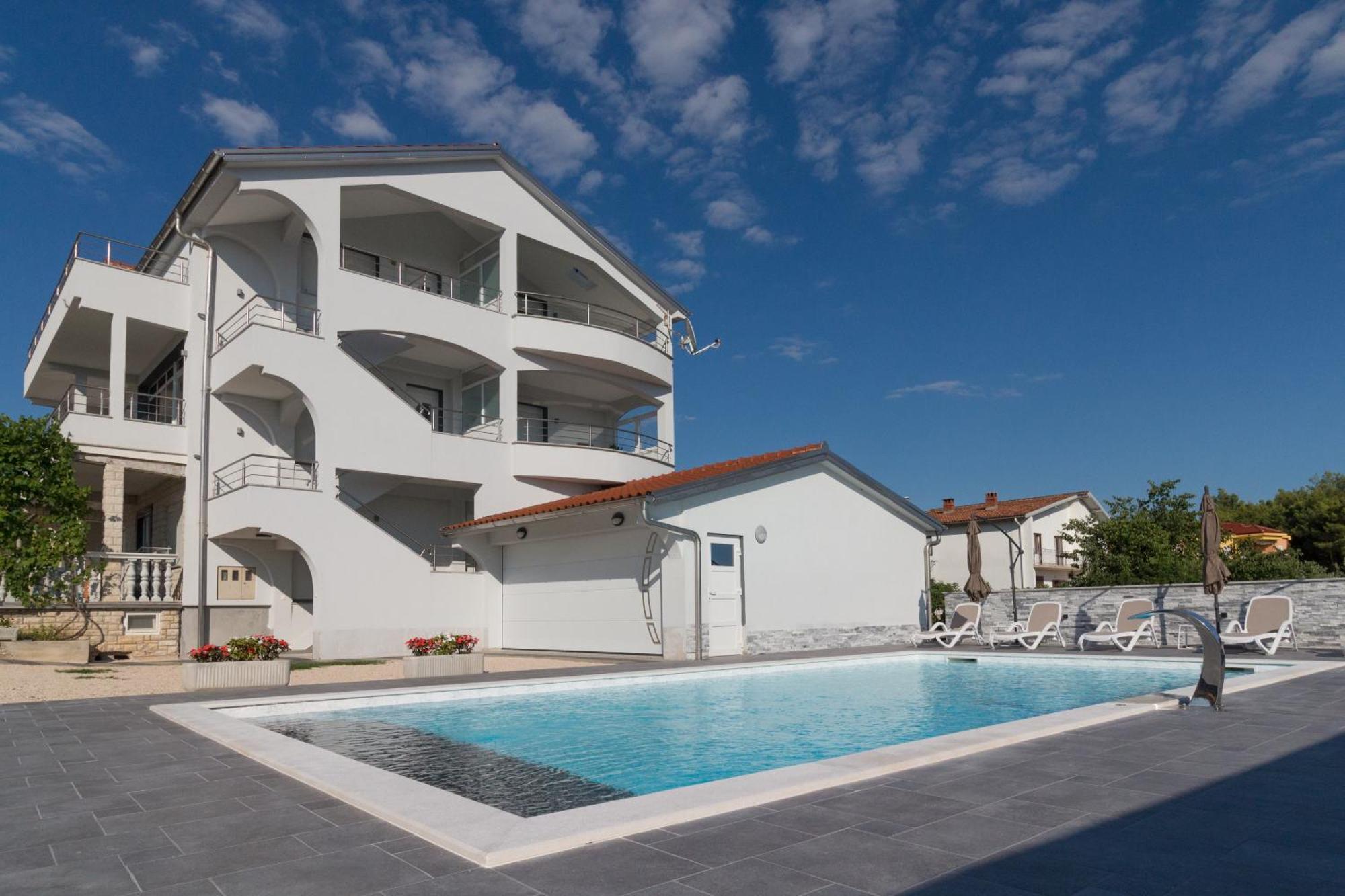 Apartmani Martin Mit Beheiztem Pool With Heated Pool بيبينيا المظهر الخارجي الصورة