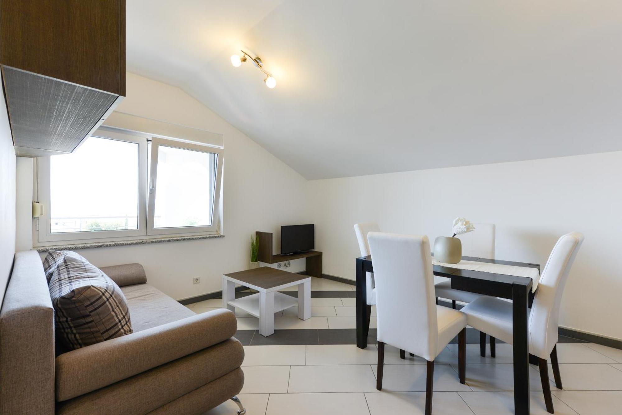 Apartmani Martin Mit Beheiztem Pool With Heated Pool بيبينيا المظهر الخارجي الصورة